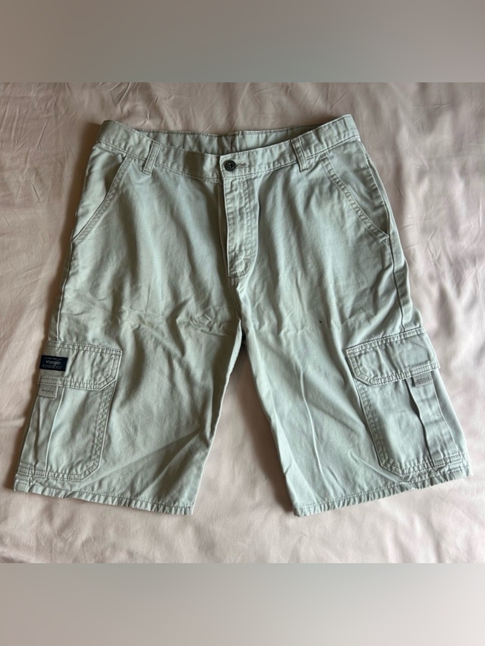 Wrangler Khaki Cargo Shorts – Men’s Size 30